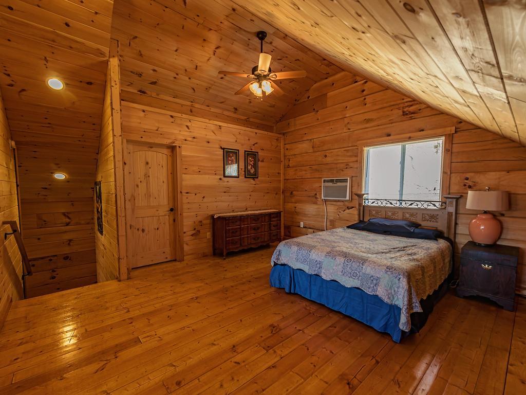 Log Cabin In Smoky Mountains Hotel Sevierville Room photo