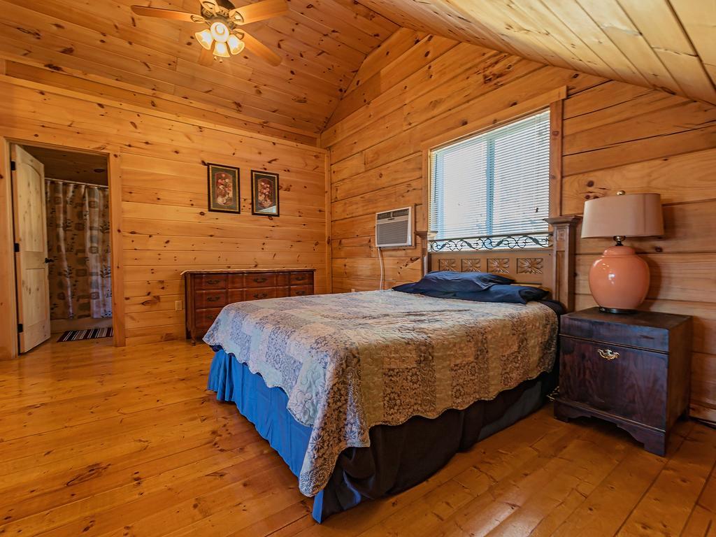 Log Cabin In Smoky Mountains Hotel Sevierville Room photo