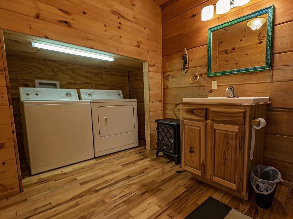 Log Cabin In Smoky Mountains Hotel Sevierville Room photo